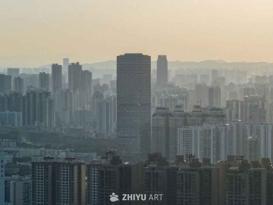 雾霾中的城市黄昏