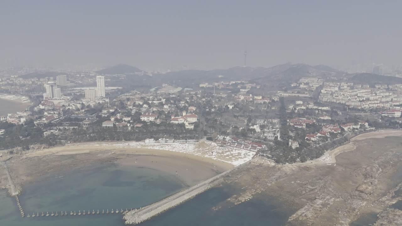 青岛八大关第二海水浴场海边雪景航拍 7