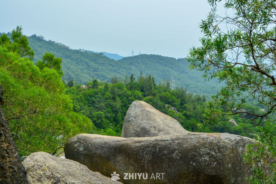 山顶岩石