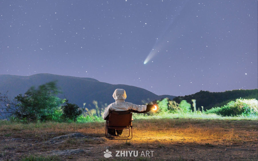 夜空下的彗星观测