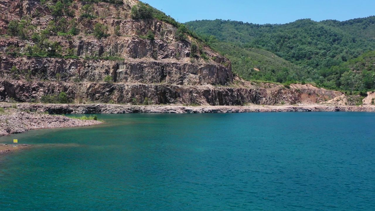 绿水青山及葡萄牙式建筑及石板桥 1