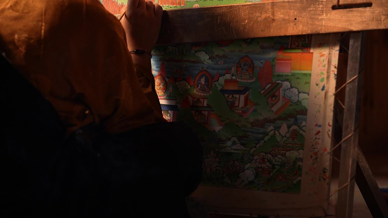 唐卡艺人创作过程