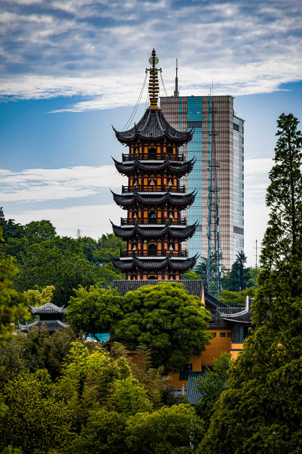 古鸡鸣寺