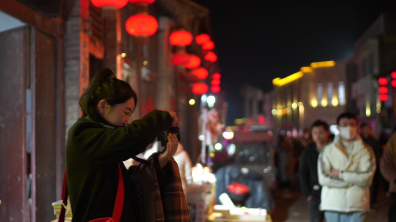 夜市灯火下的城市记忆