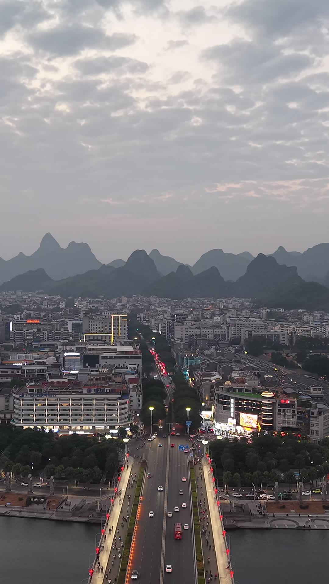 竖版航拍桂林城市大景 (1)