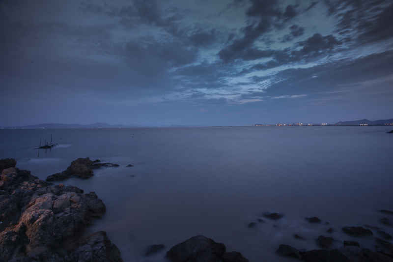 夜晚的海边