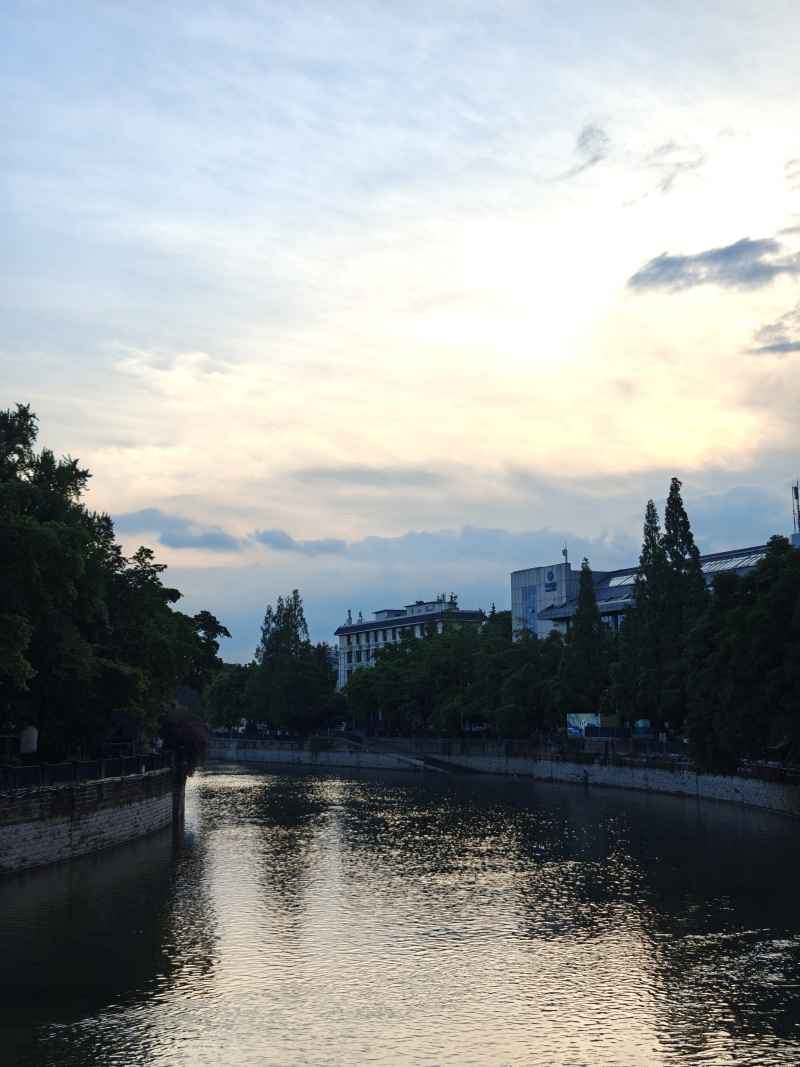 河边