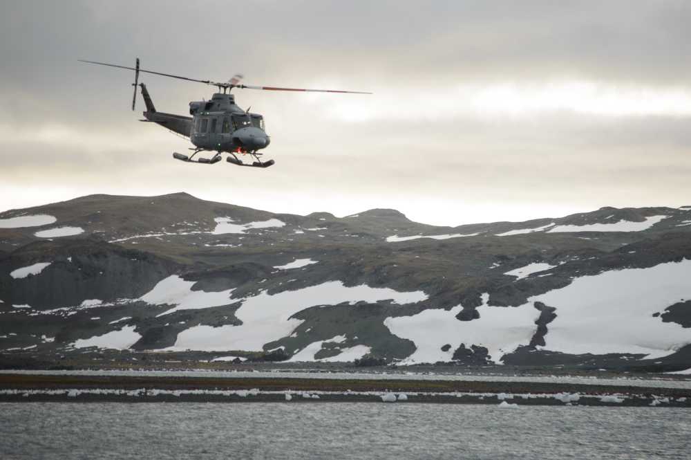 南极洲直升机物流救援