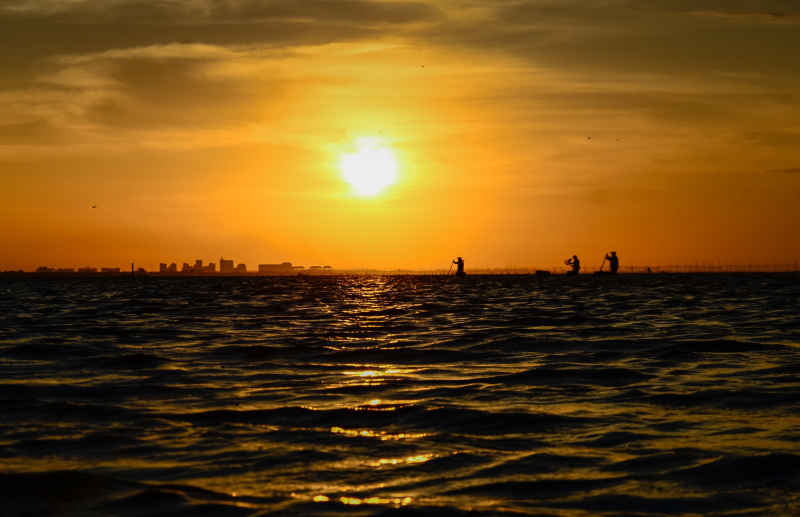 夕阳与渔夫