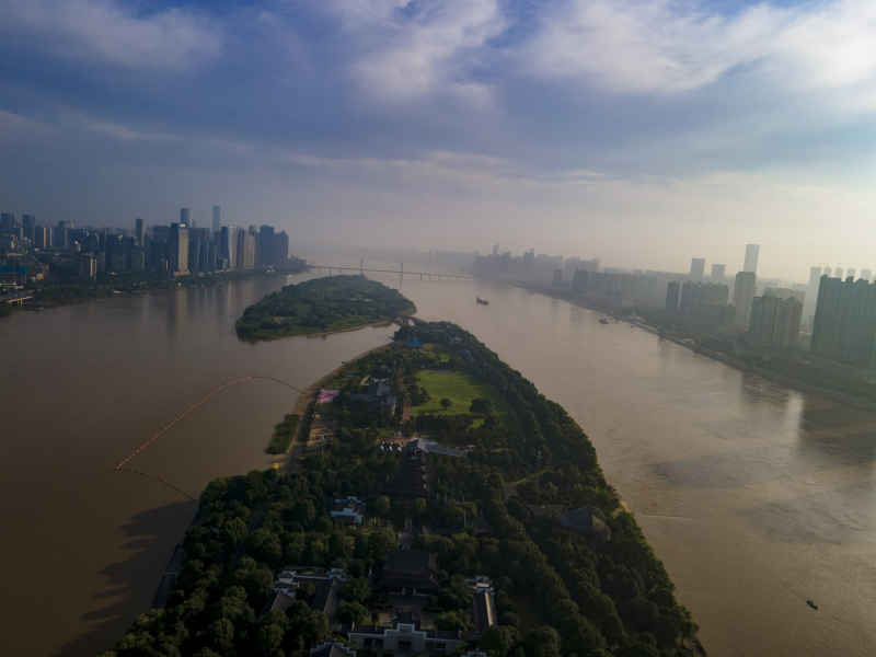 湖南长沙湘江橘子洲风光航拍摄影图 