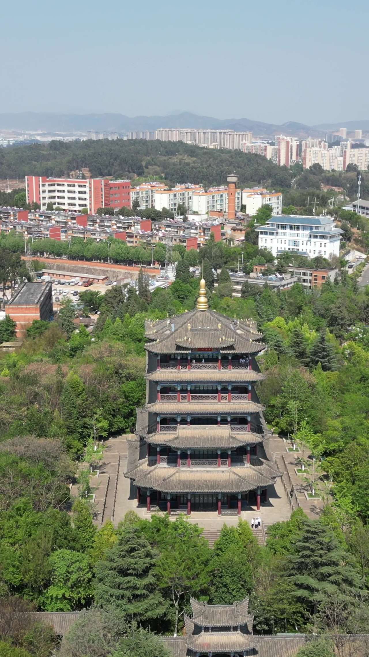 古塔与现代城市的和谐共存