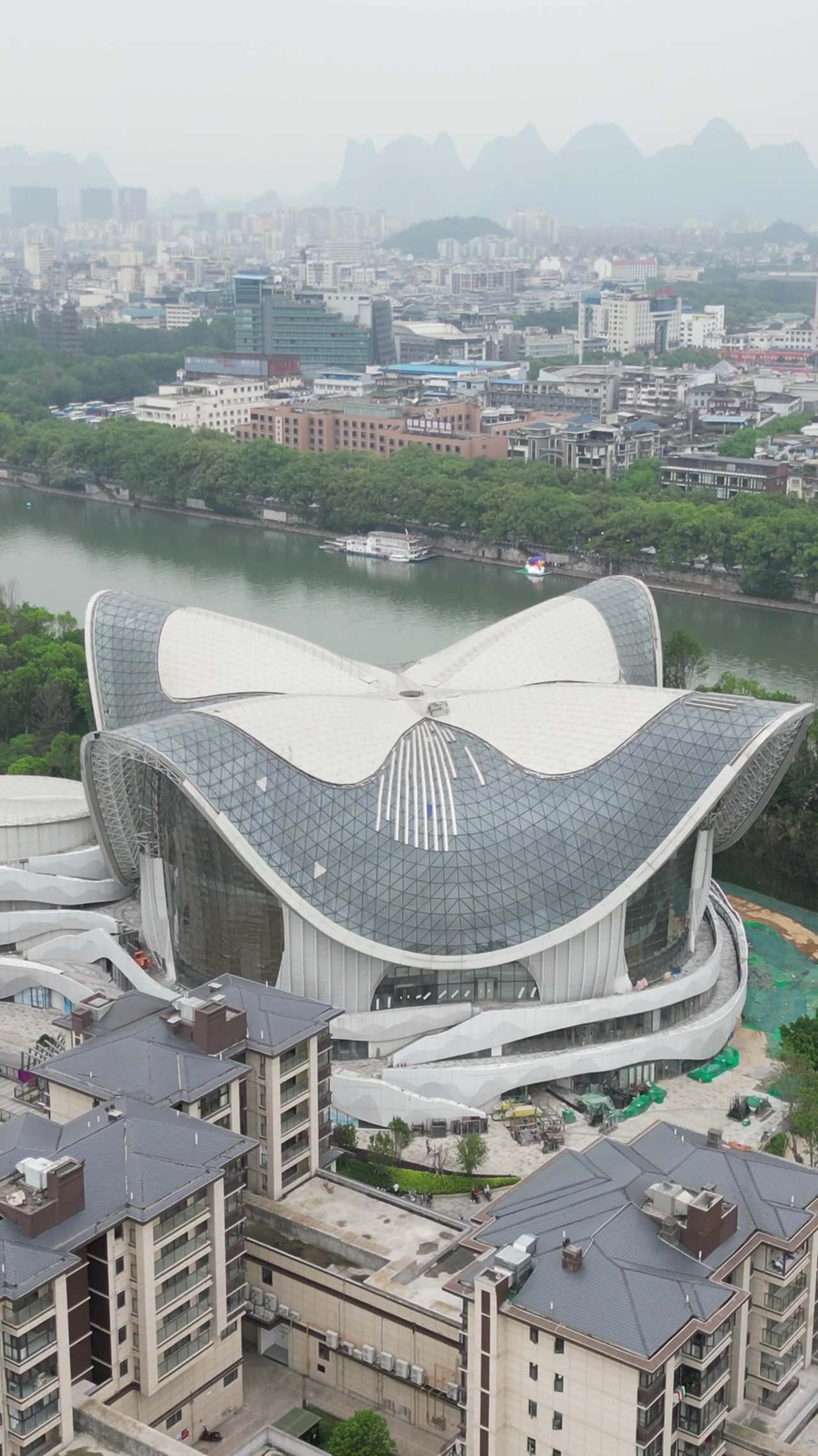 现代都市与自然的和谐共存