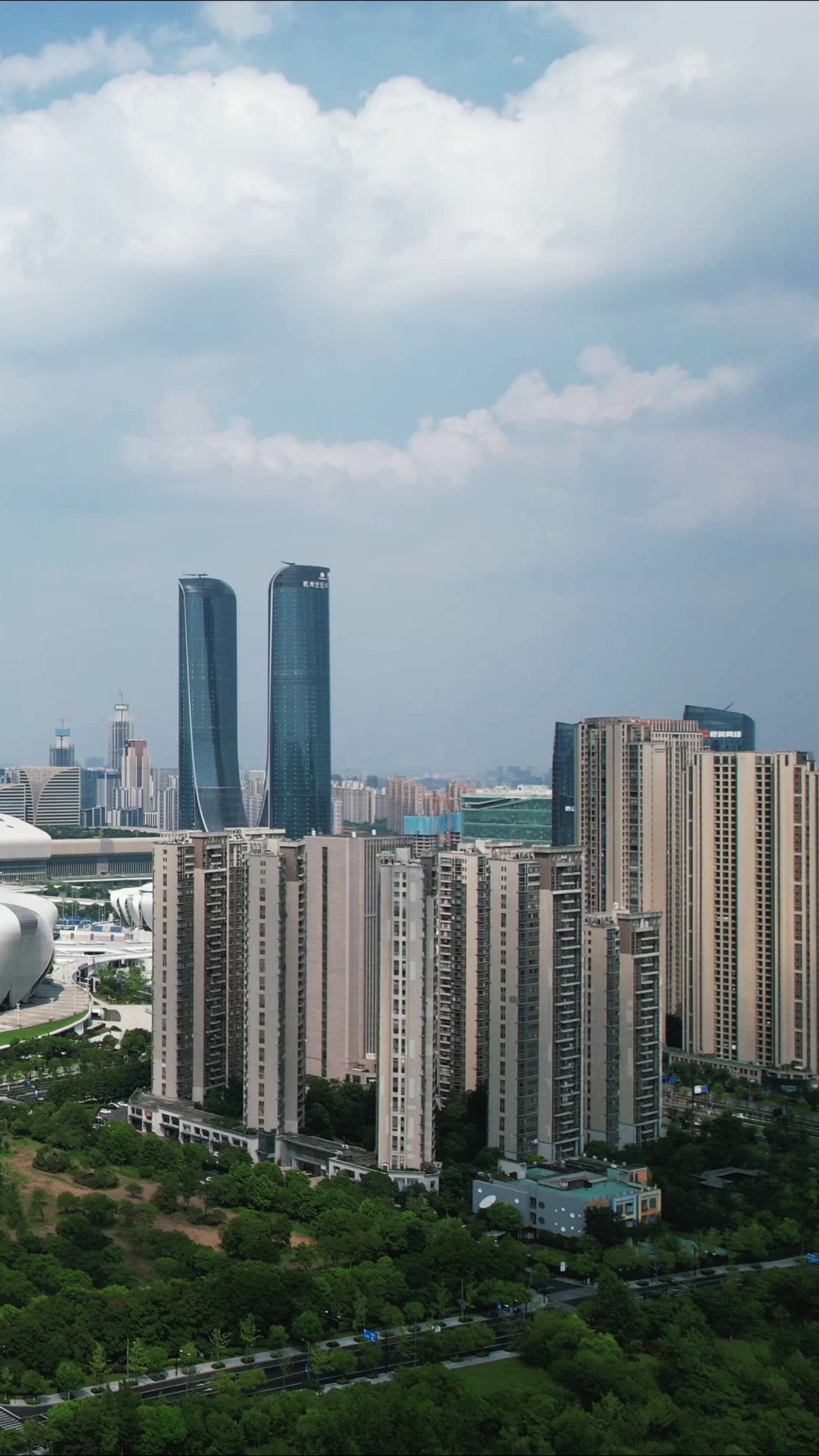 浙江杭州滨江新区城市建设竖屏航拍 