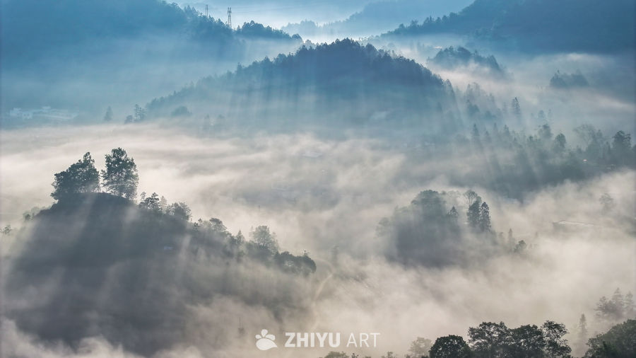 云雾缭绕的山峦美景 12