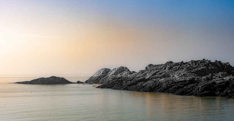 礁石与大海