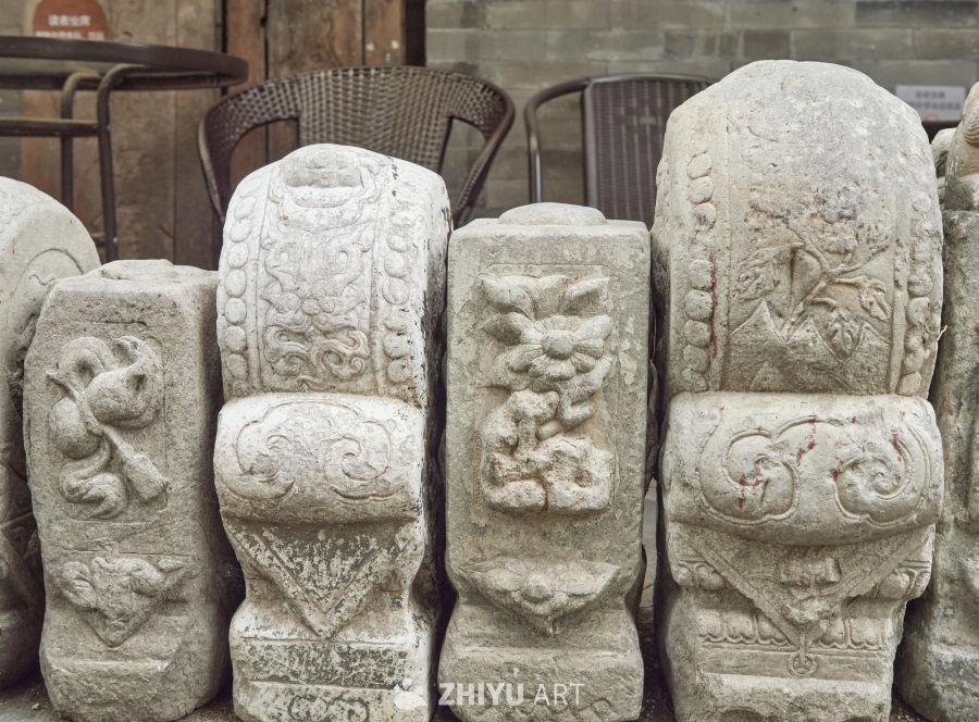 传统石雕门墩群特写