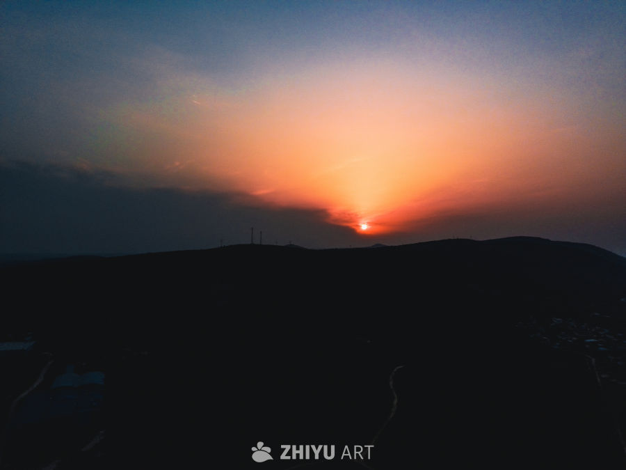 山巅日落剪影