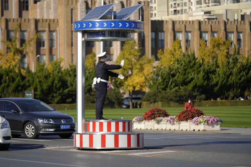 交警指挥交通