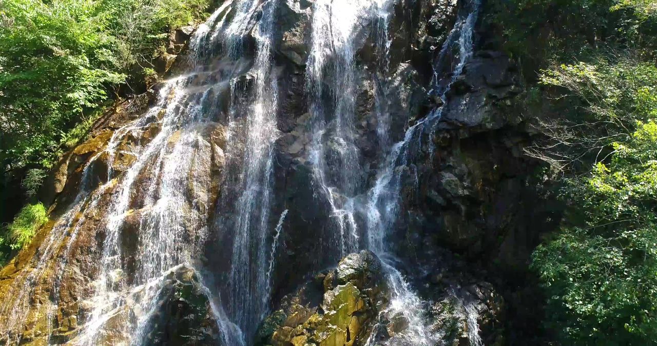 4k航拍高山流水自然河流森林山水森林