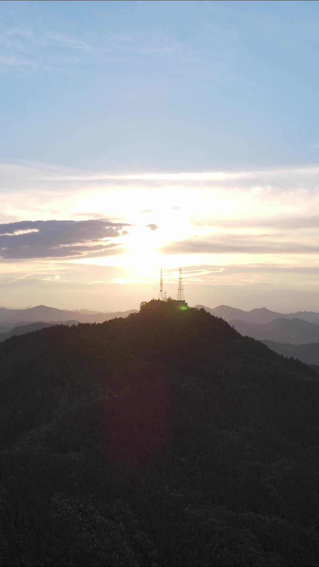 航拍大自然高山日落晚霞夕阳竖屏