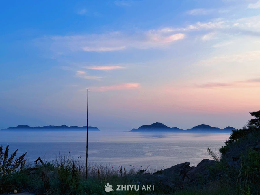 暮海含峦浸紫烟
