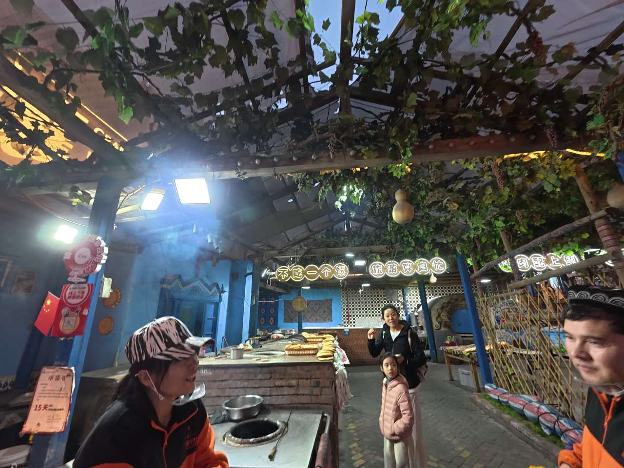 热闹的面包摊位