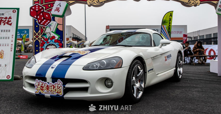 白色跑车车展展示