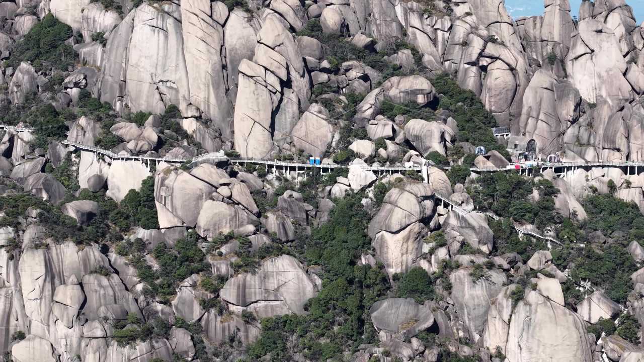 山间悬桥之旅