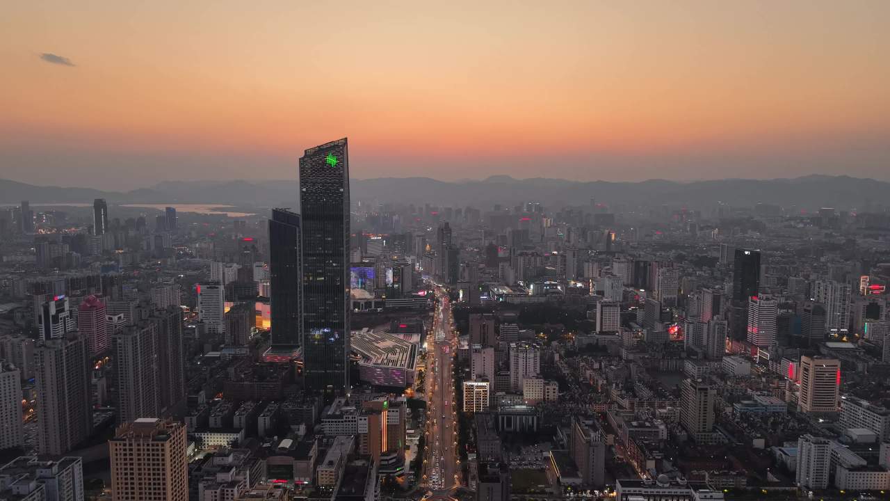 日落时的城市全景