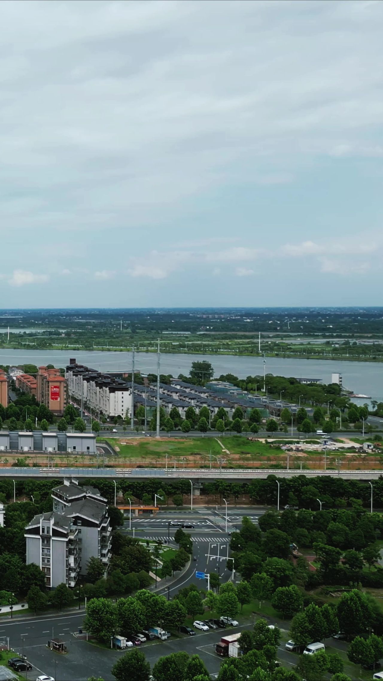 湖北襄阳城市风光竖屏航拍