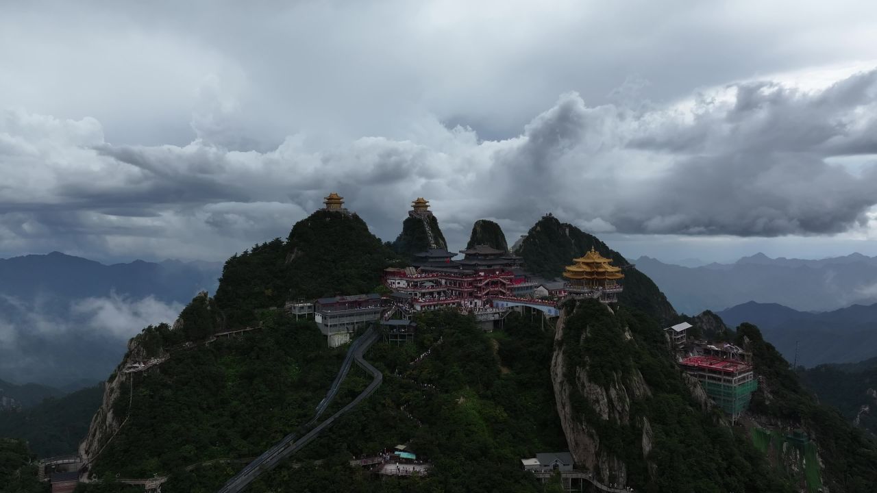 老君山4K航拍云雾山之中 20