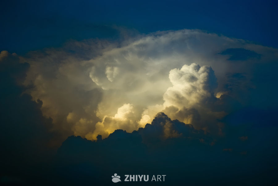 壮丽云海夕阳图
