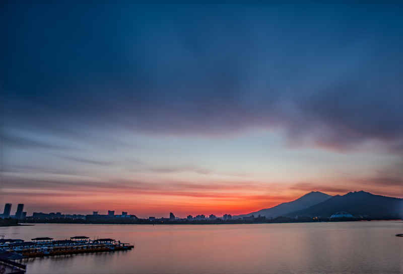 玄武湖的朝霞