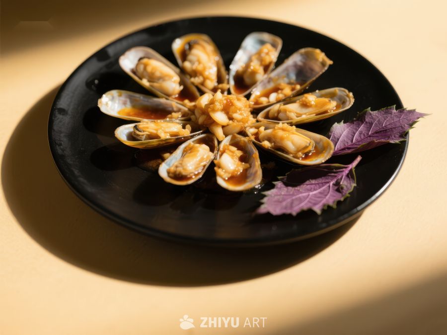 黑盘上的蒜蓉蒸蛤蜊 166