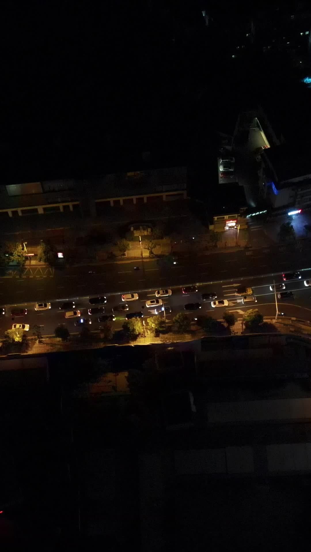 夜幕下的城市脉动
