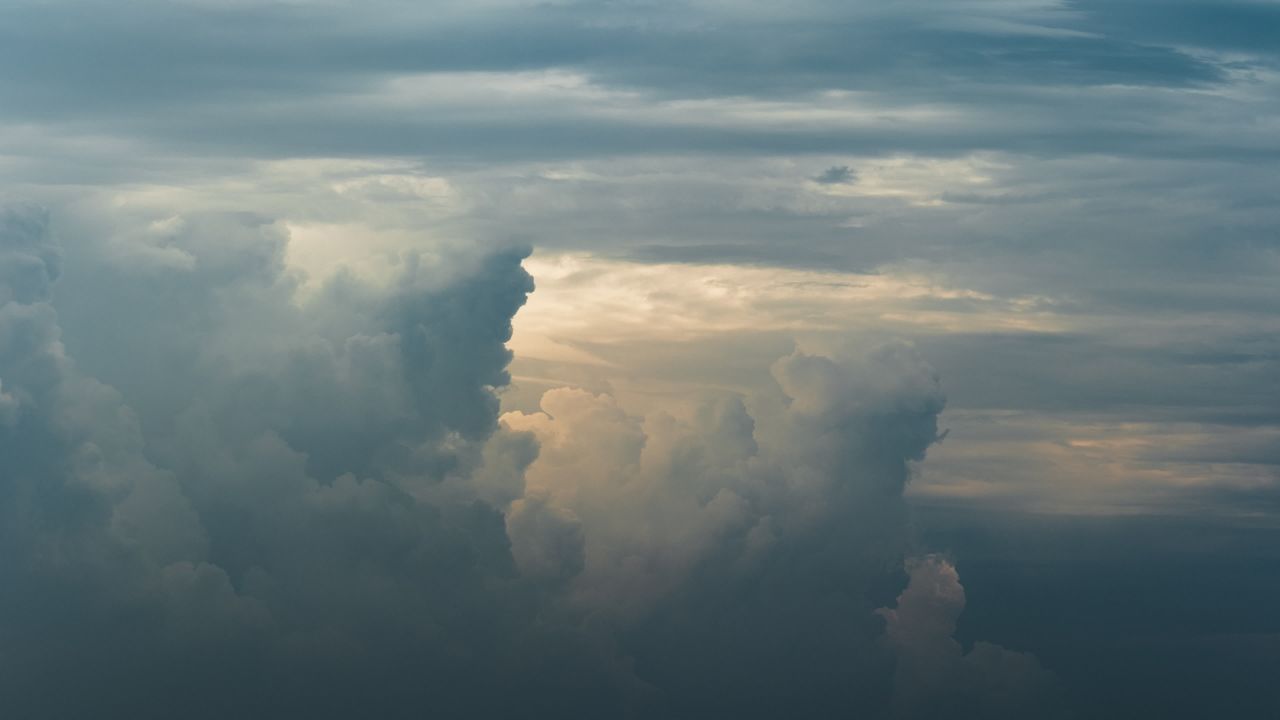乌云密布遮天蔽日云海翻腾雷阵雨台风 8