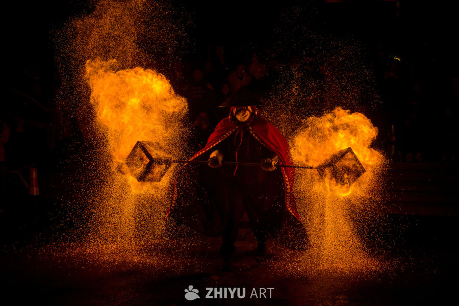 火舞表演： sparks of power