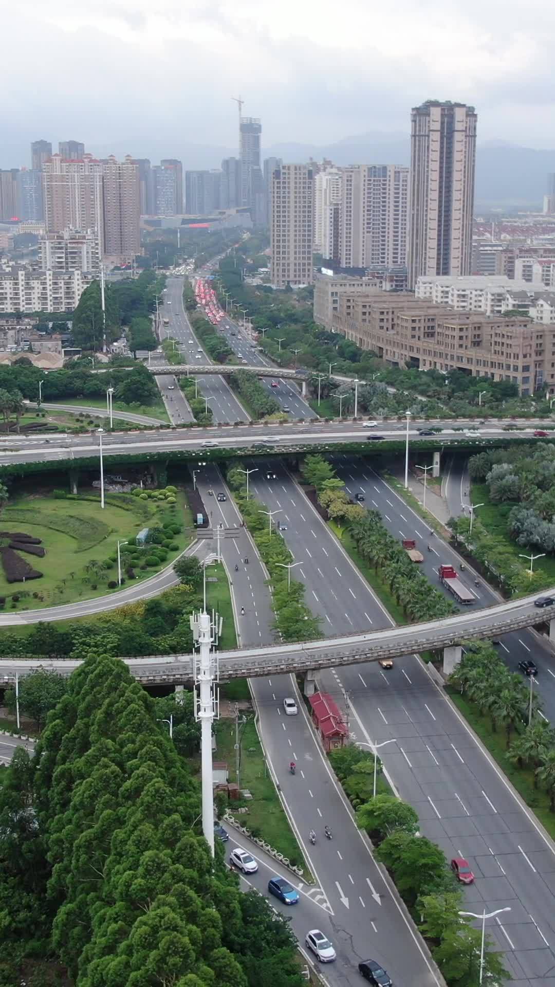 都市高架桥全景