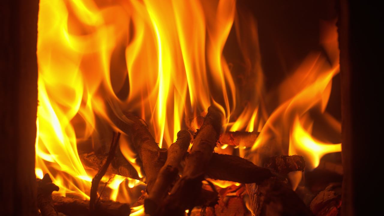 燃烧的木柴炭火 28