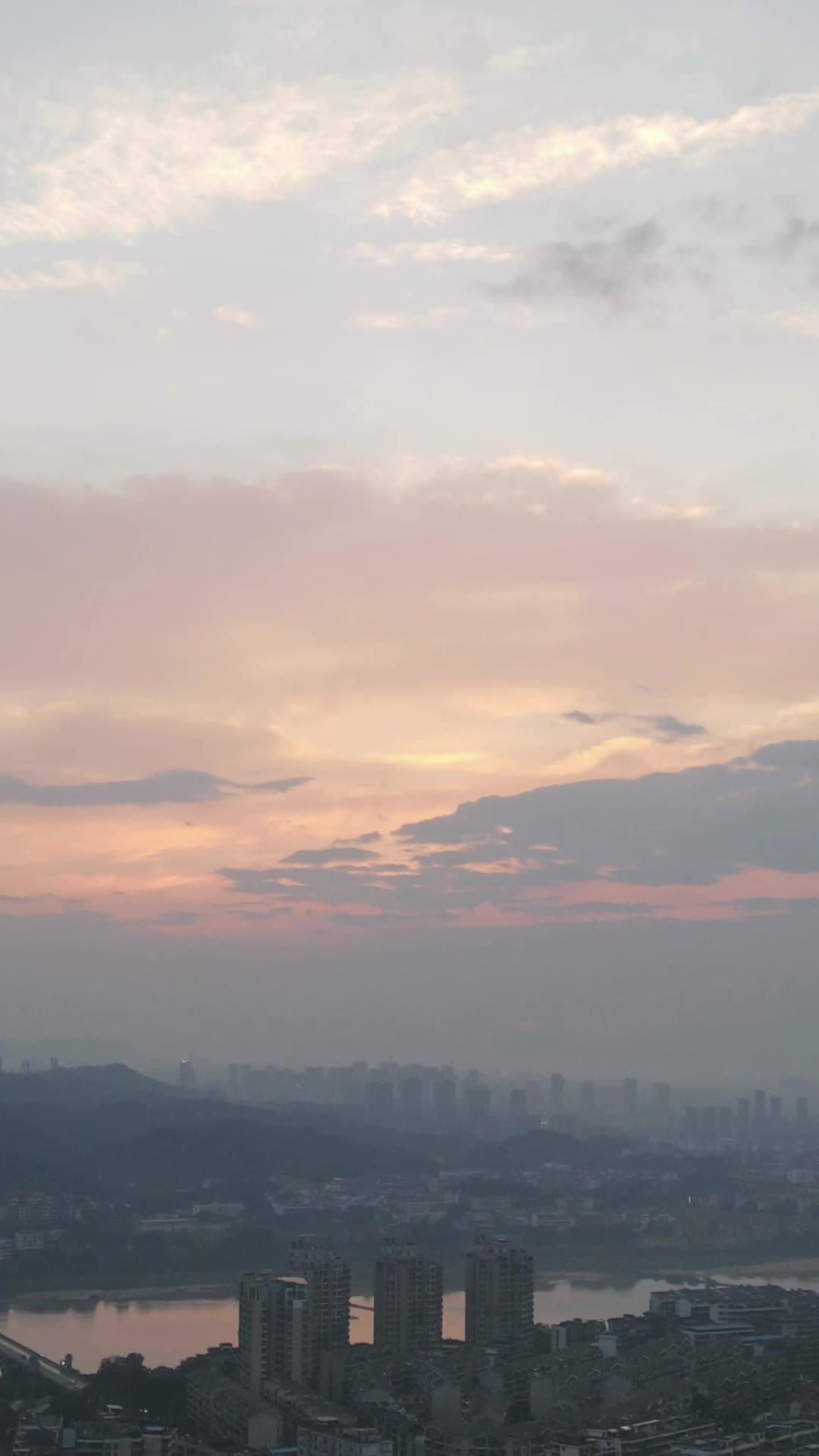  竖屏航拍天空晚霞