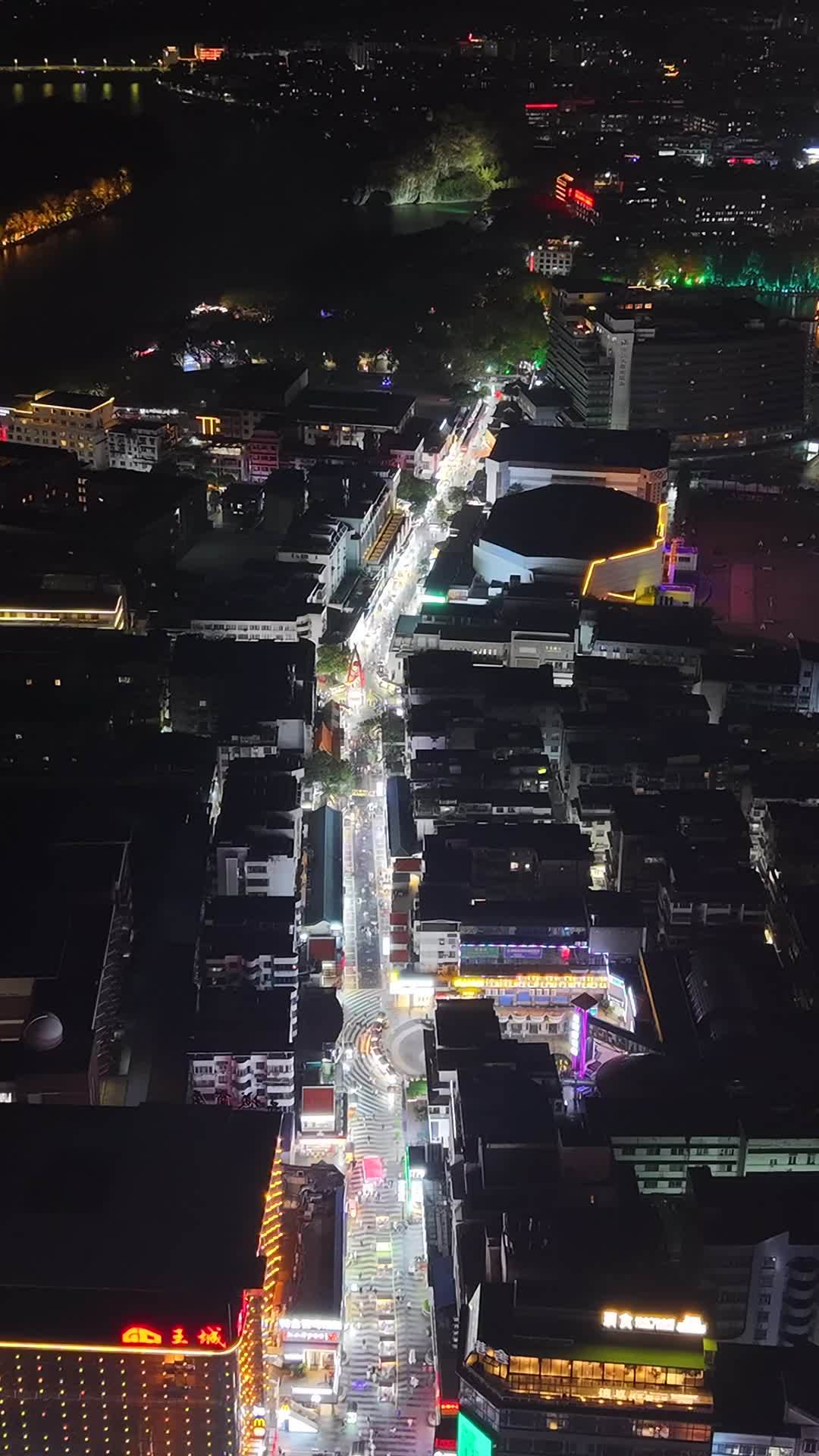 夜幕下的繁华都市