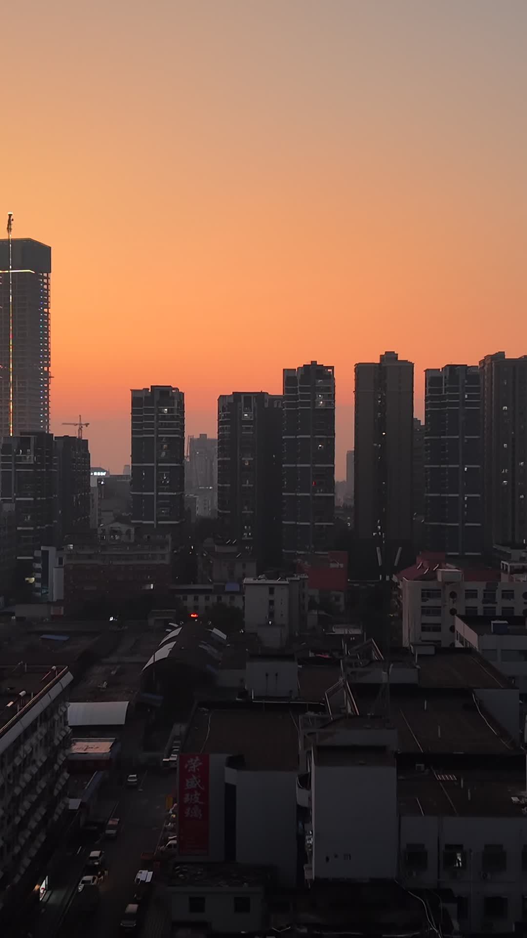 城市日落剪影