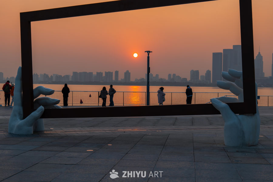 夕阳湖畔的艺术框架