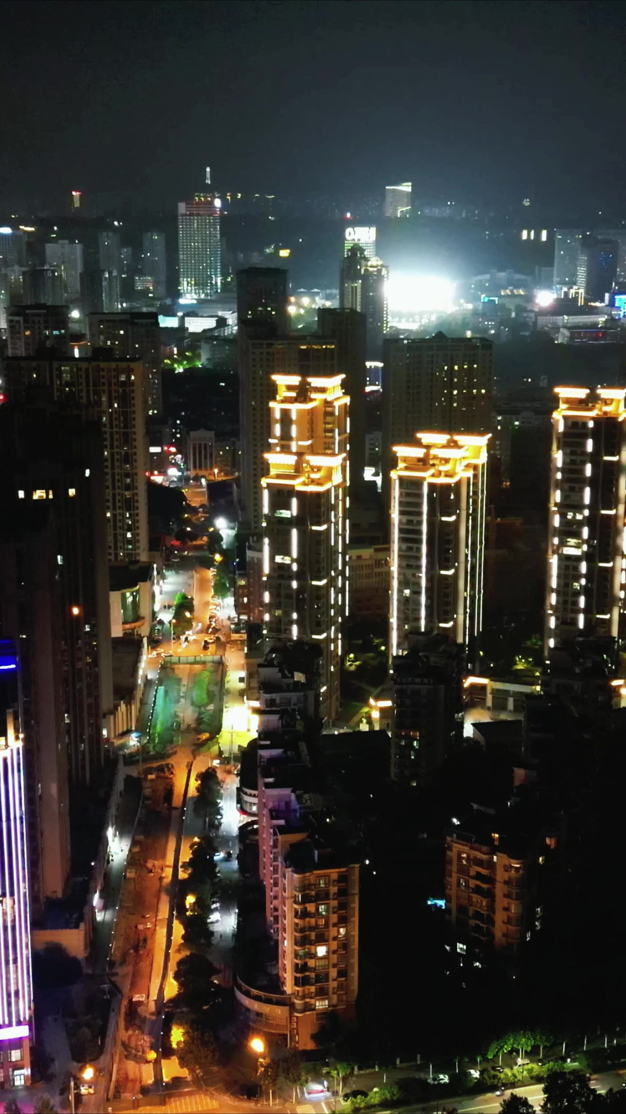  湖北宜昌城市夜景灯光竖屏航拍