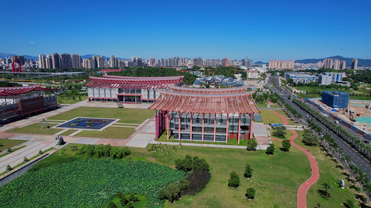 航拍漳州三馆建筑风光