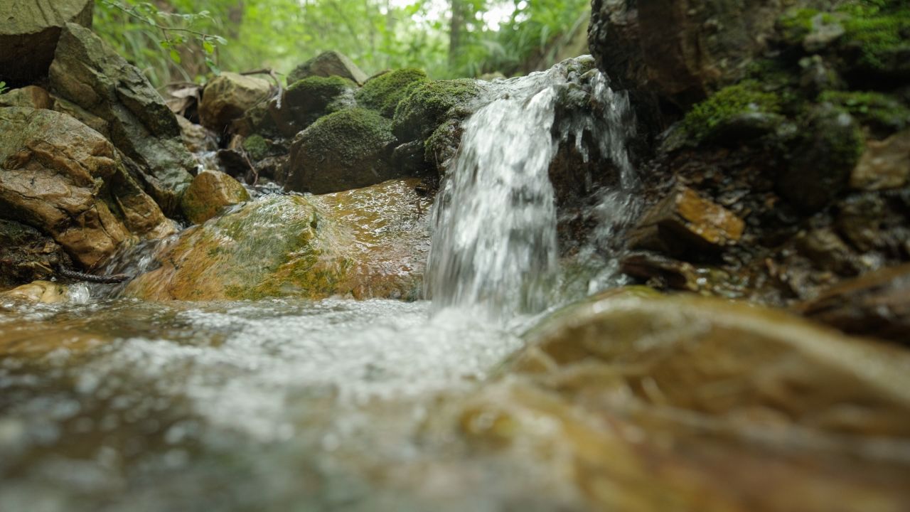 清澈山泉水温泉矿泉水小溪山涧 24