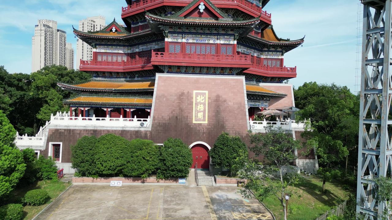  航拍江西鹰潭公园北极阁