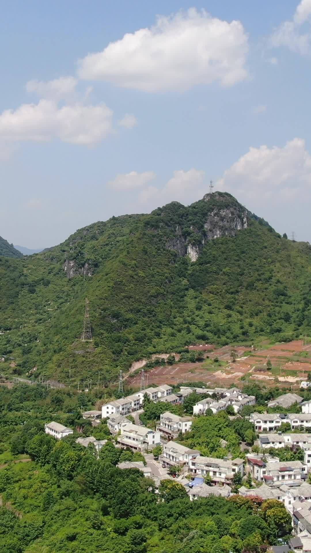 山间静谧村庄