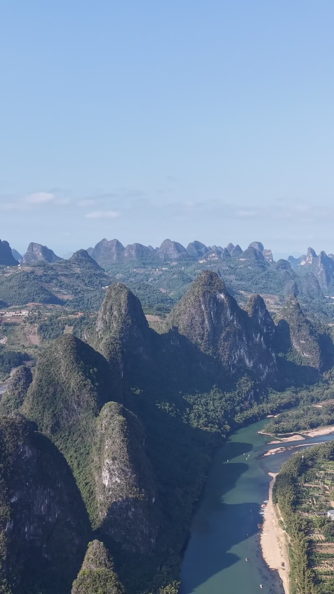 竖版航拍广西桂林山水风光漓江 (3)
