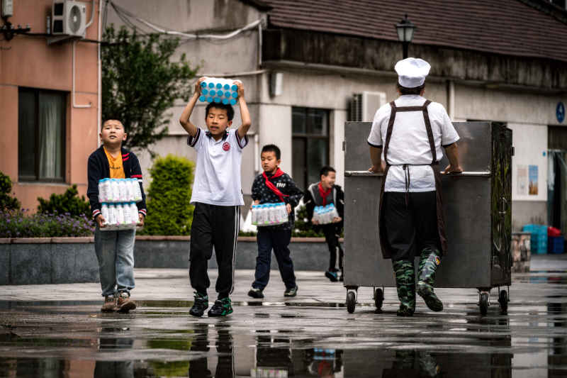 擦肩而过